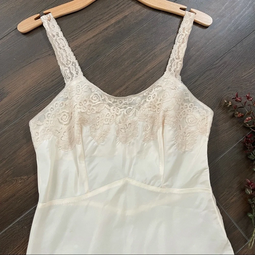 Vintage 1950s lady Lynne lace trim slip dress - Picture 2 of 7